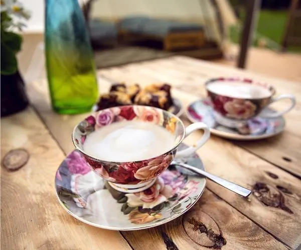 Glamping Komarno אוהל מפואר *