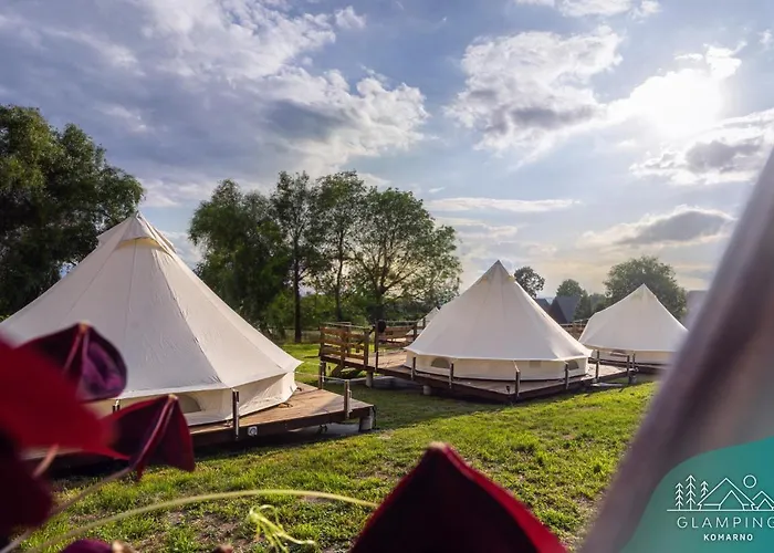 Glamping Komarno אוהל מפואר ילנייה גורה