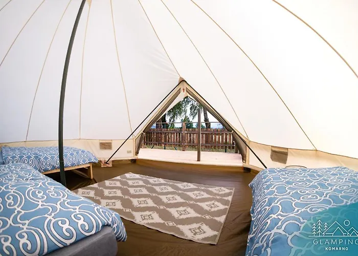 Glamping Komarno אוהל מפואר