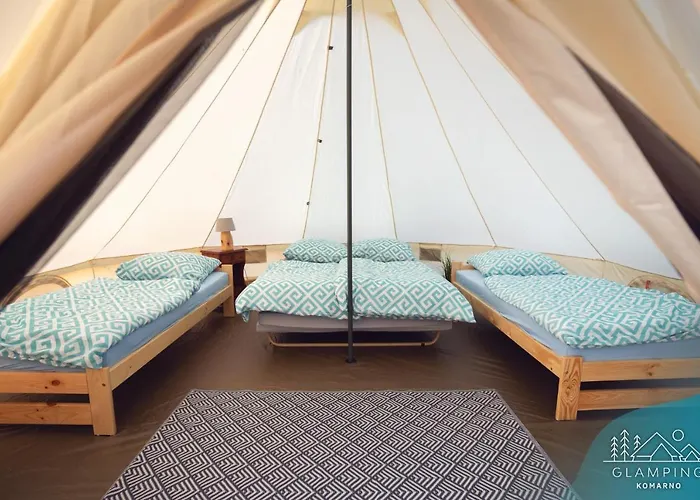 אוהל מפואר Glamping Komarno *