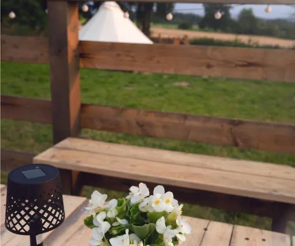 אוהל מפואר Glamping Komarno