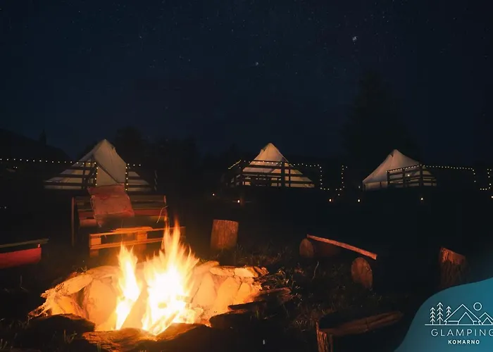 אוהל מפואר Glamping Komarno *