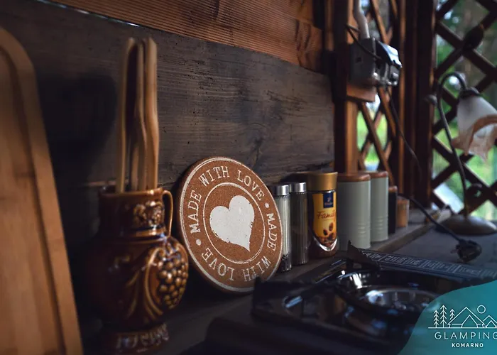 אוהל מפואר Glamping Komarno ילנייה גורה