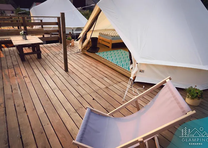 אוהל מפואר Glamping Komarno *